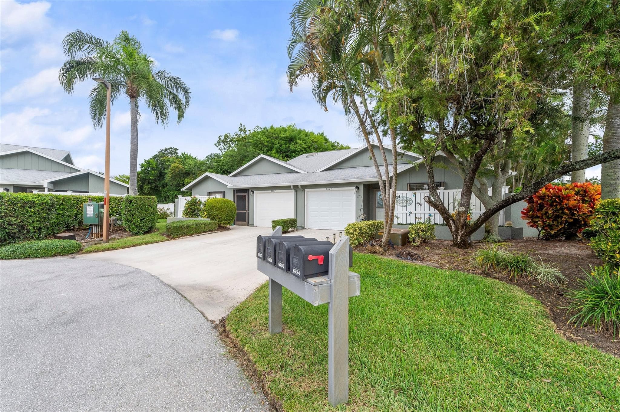 6809 SE Yorktown Drive, Hobe Sound, FL 33455 — photo 2 of 31