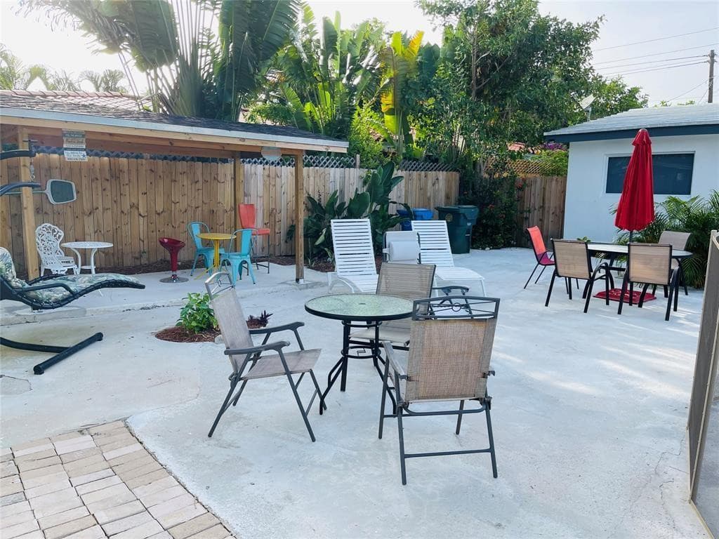 684 NE 37th Street 3, Oakland Park, FL 33334 — photo 8 of 11