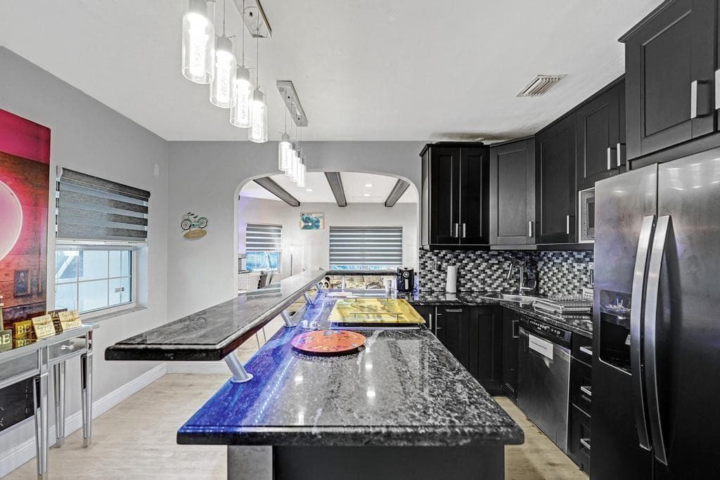 2000 Jackson Street, Hollywood, FL 33020 — photo 30 of 64