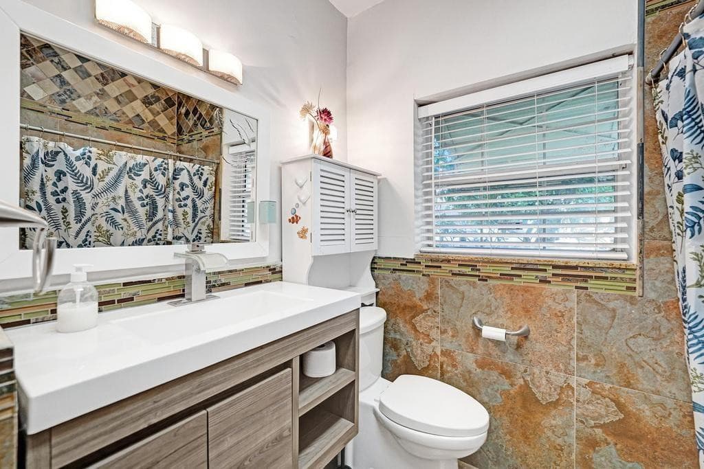 2000 Jackson Street, Hollywood, FL 33020 — photo 36 of 64