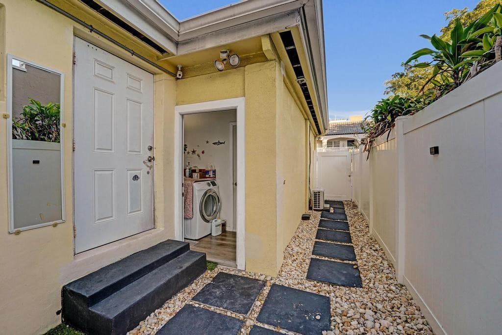 2000 Jackson Street, Hollywood, FL 33020 — photo 56 of 64