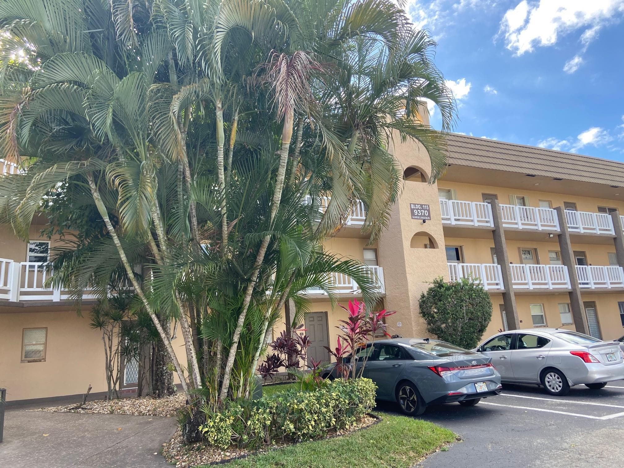 9370 Sunrise Lakes Boulevard 105, Sunrise, FL 33322 — photo 3 of 14