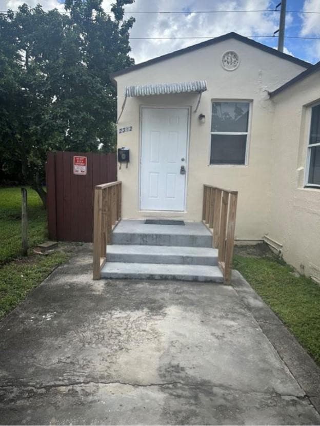 2312 Cleveland Street 2312, Hollywood, FL 33020 — photo 2 of 11