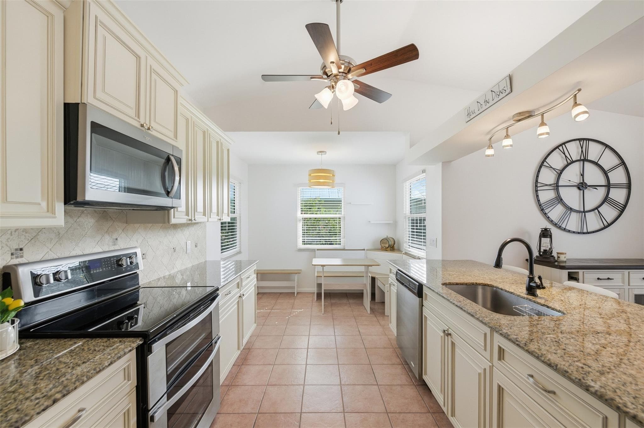 2360 SE Bordeaux Court, Port St. Lucie, FL 34952 — photo 11 of 38