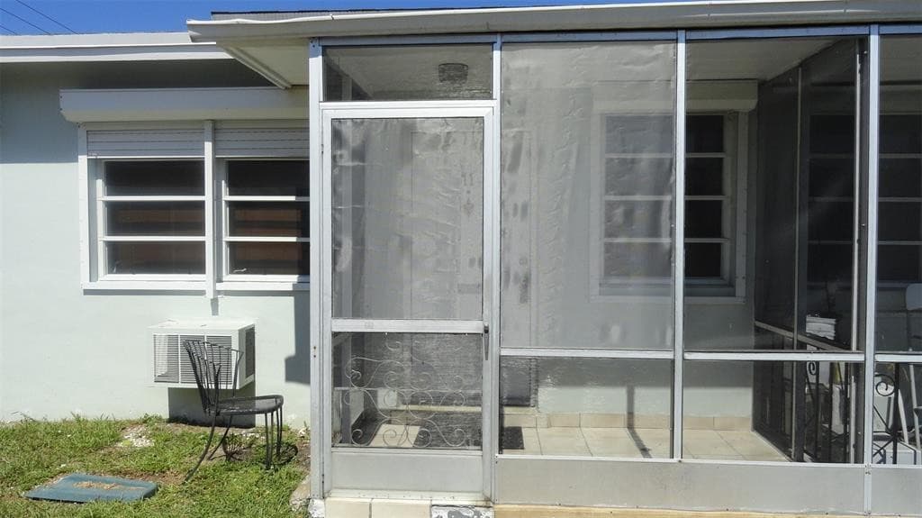 2211 Lincoln Street 11, Hollywood, FL 33020 — photo 3 of 8