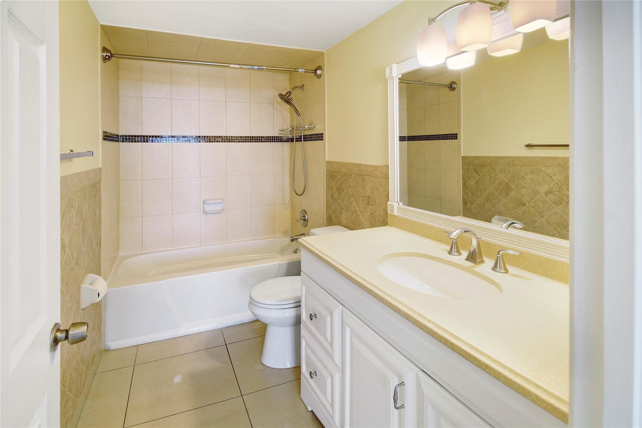 2500 Parkview Drive 1710, Hallandale Beach, FL 33009 — photo 15 of 32
