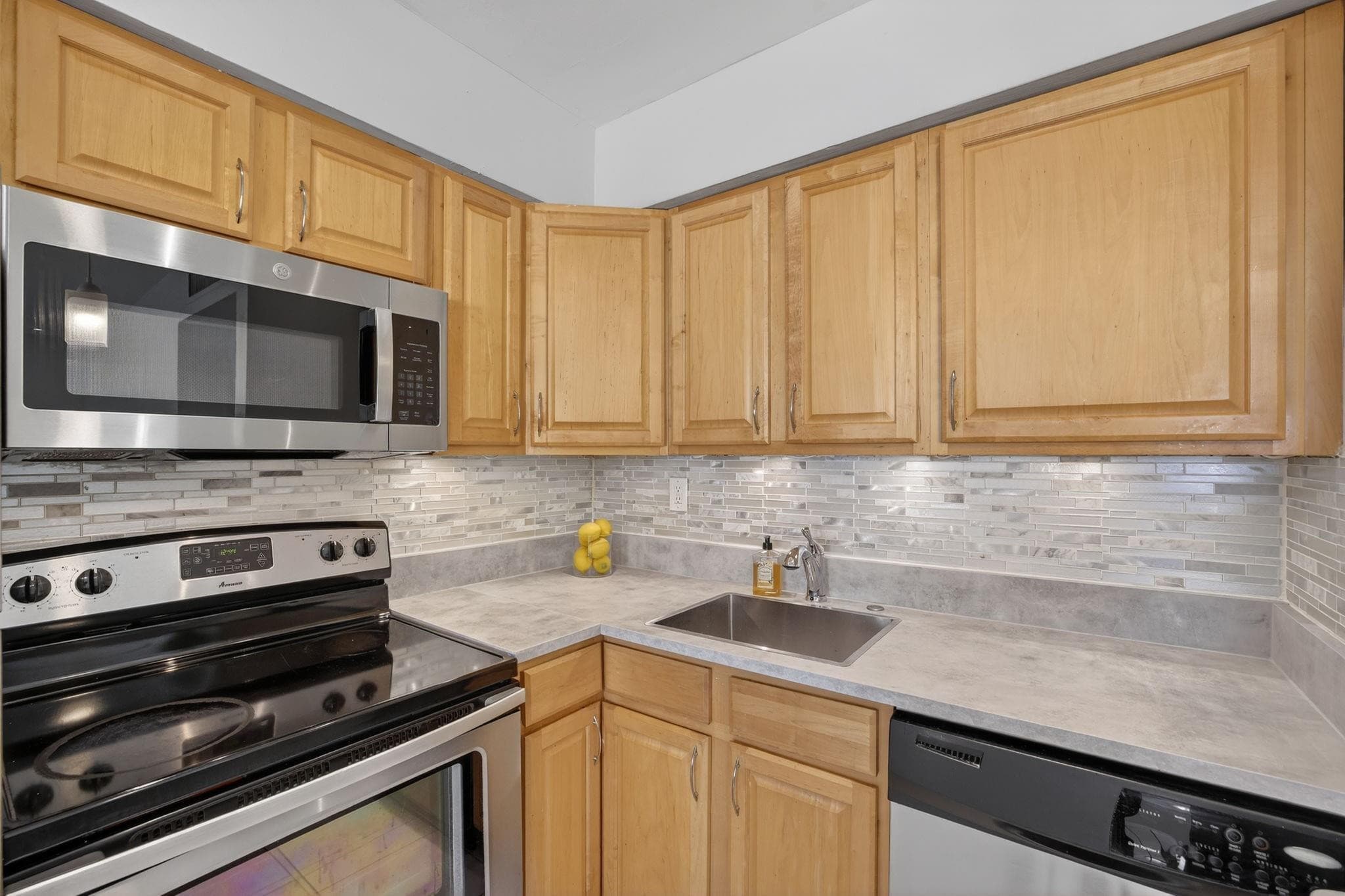 4051 NE 13th Avenue 77, Oakland Park, FL 33334 — photo 2 of 47
