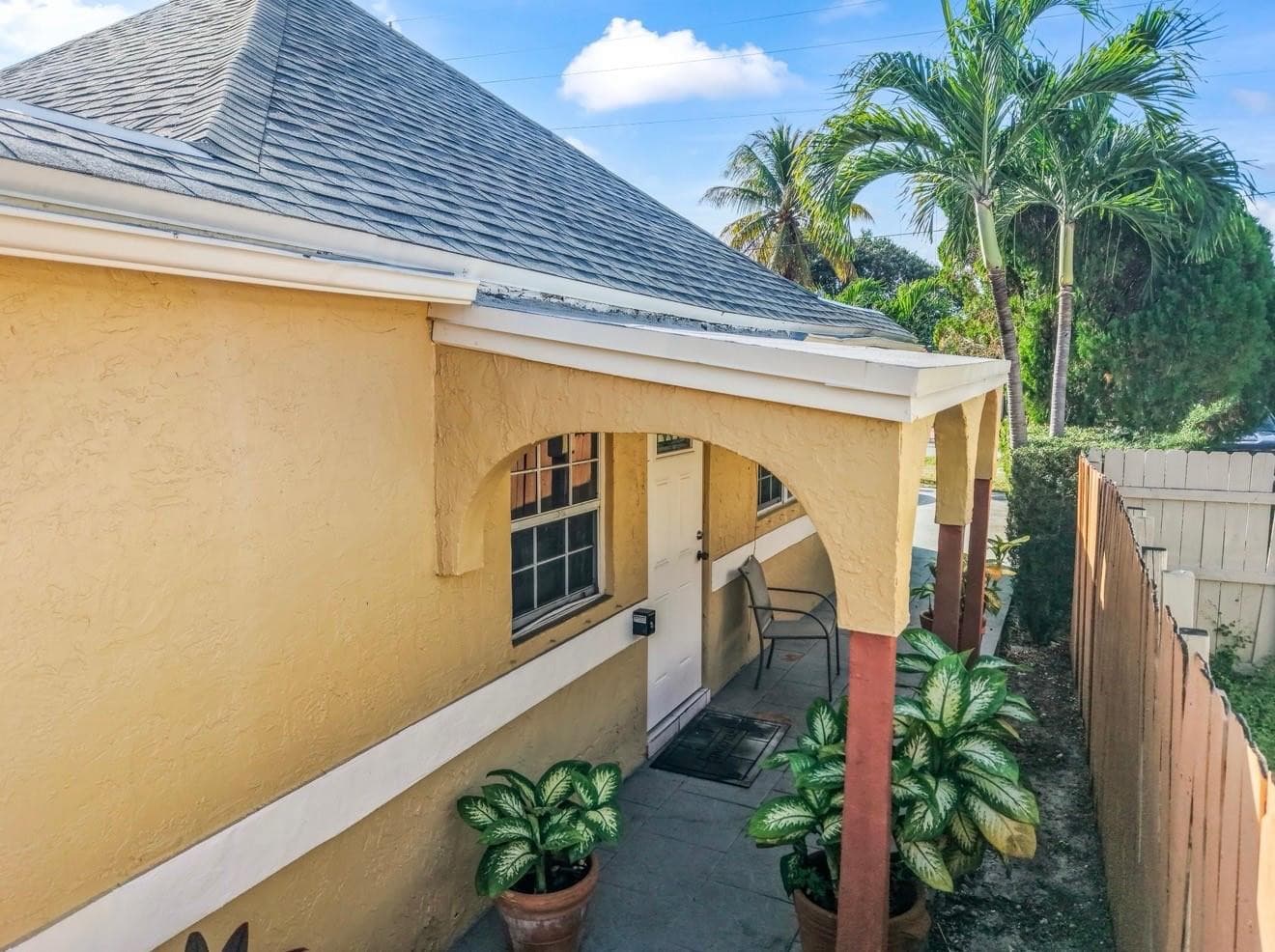 117 SW 1st Avenue, Hallandale Beach, FL 33009 — photo 3 of 48