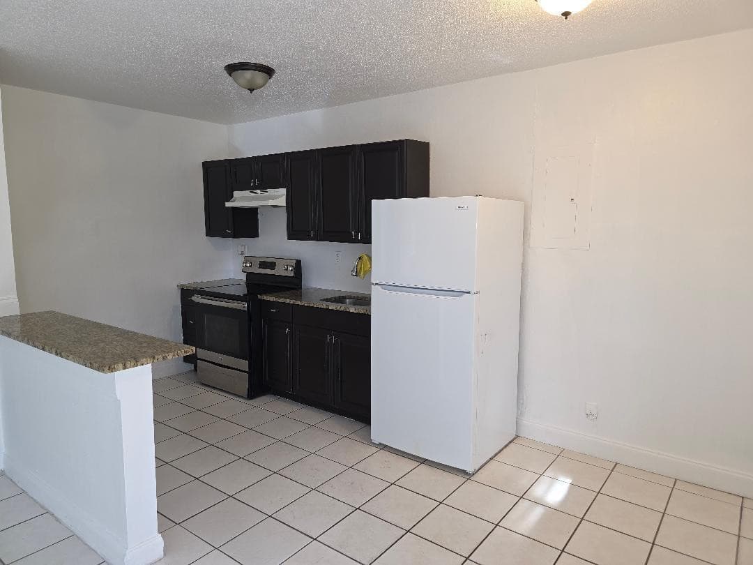 1034 NW 1st Avenue 1, Fort Lauderdale, FL 33311 — photo 4 of 8