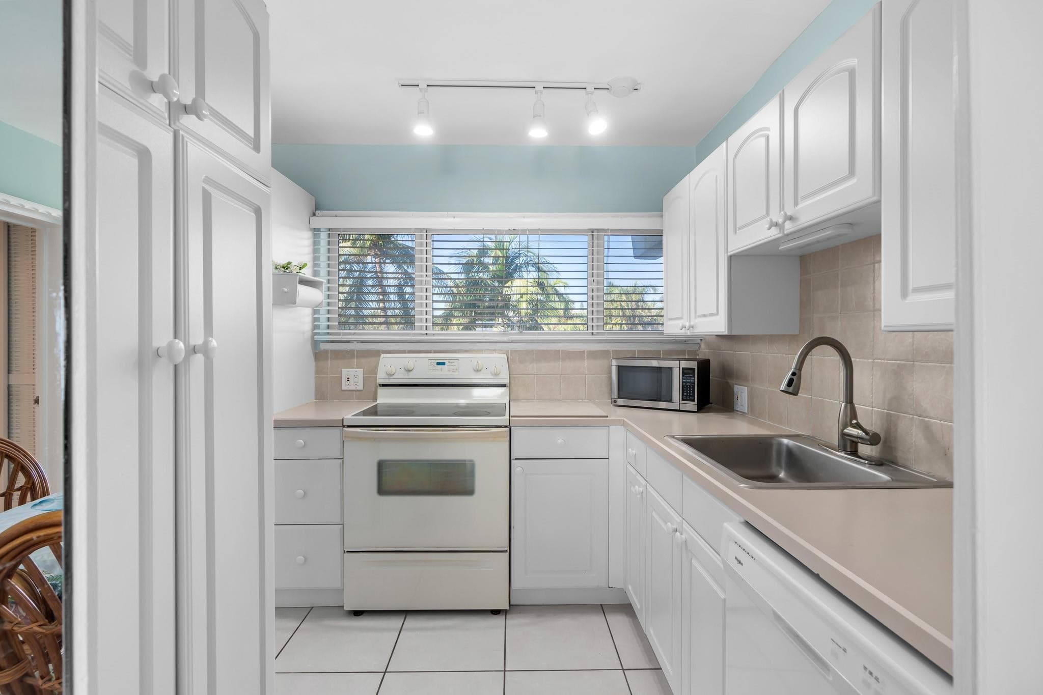 500 SE 21st Avenue 308, Deerfield Beach, FL 33441 — photo 9 of 24