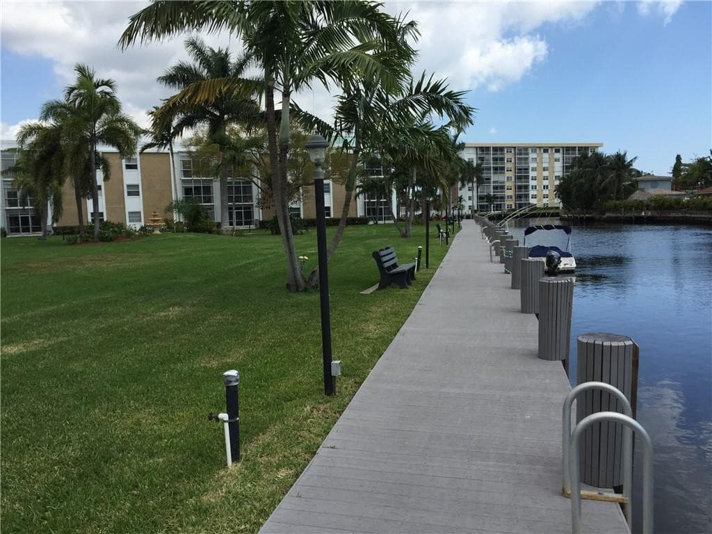 3040 NE 16th Avenue 303 A, Oakland Park, FL 33334 — photo 18 of 24