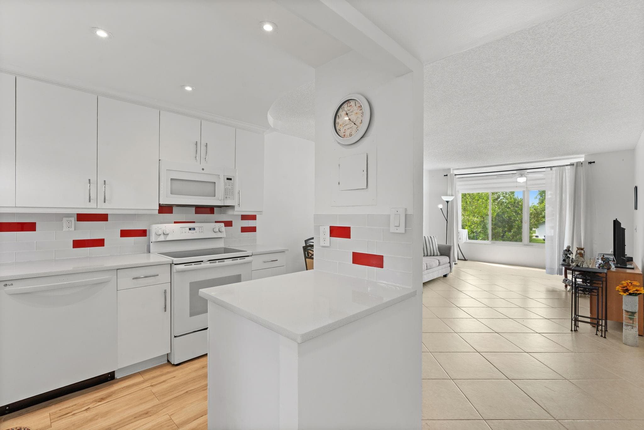 9660 Sunrise Lakes Boulevard 208, Sunrise, FL 33322 — photo 1 of 21