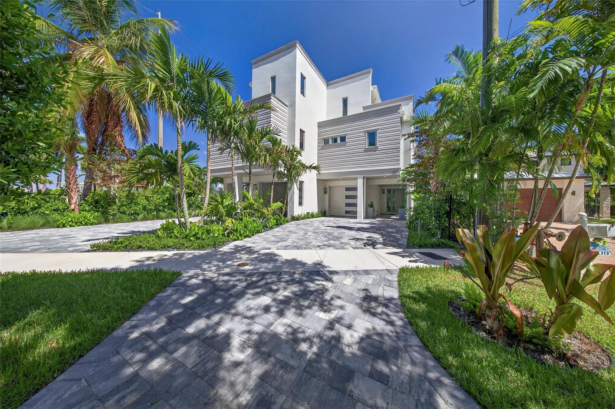 621 SW 5 Place, Fort Lauderdale, FL 33315 — photo 6 of 94