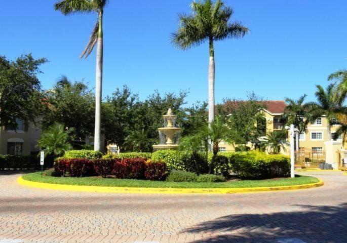4101 San Marino Boulevard 108, West Palm Beach, FL 33409 — photo 5 of 44