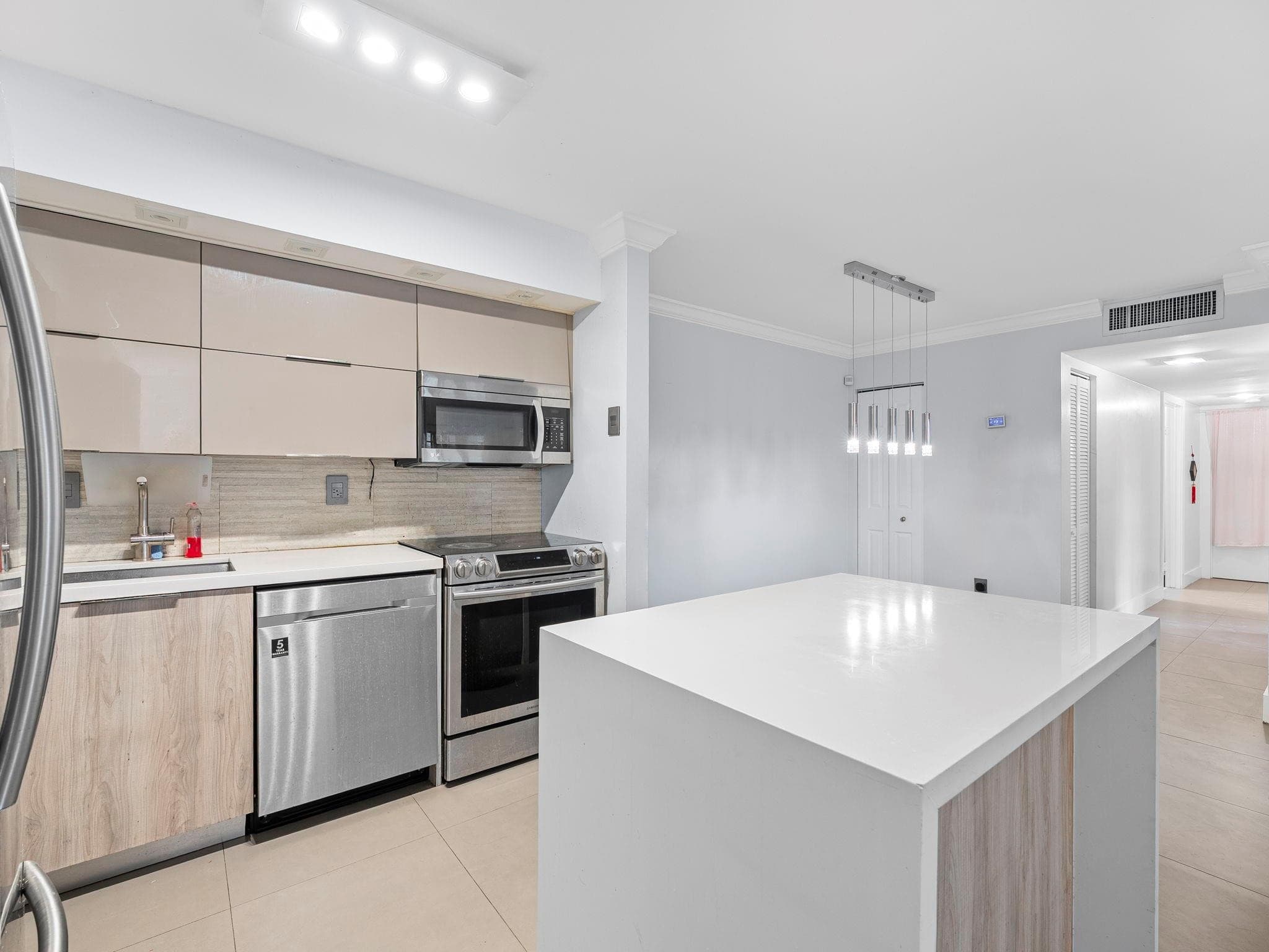 Condominium in Miami — photo 7 of 29