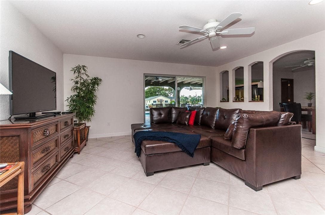 2732 NE 10th Street, Pompano Beach, FL 33062 — photo 18 of 54