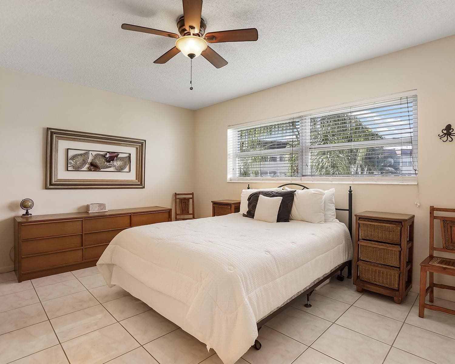 3501 NW 47th Avenue 503, Lauderdale Lakes, FL 33319 — photo 5 of 38
