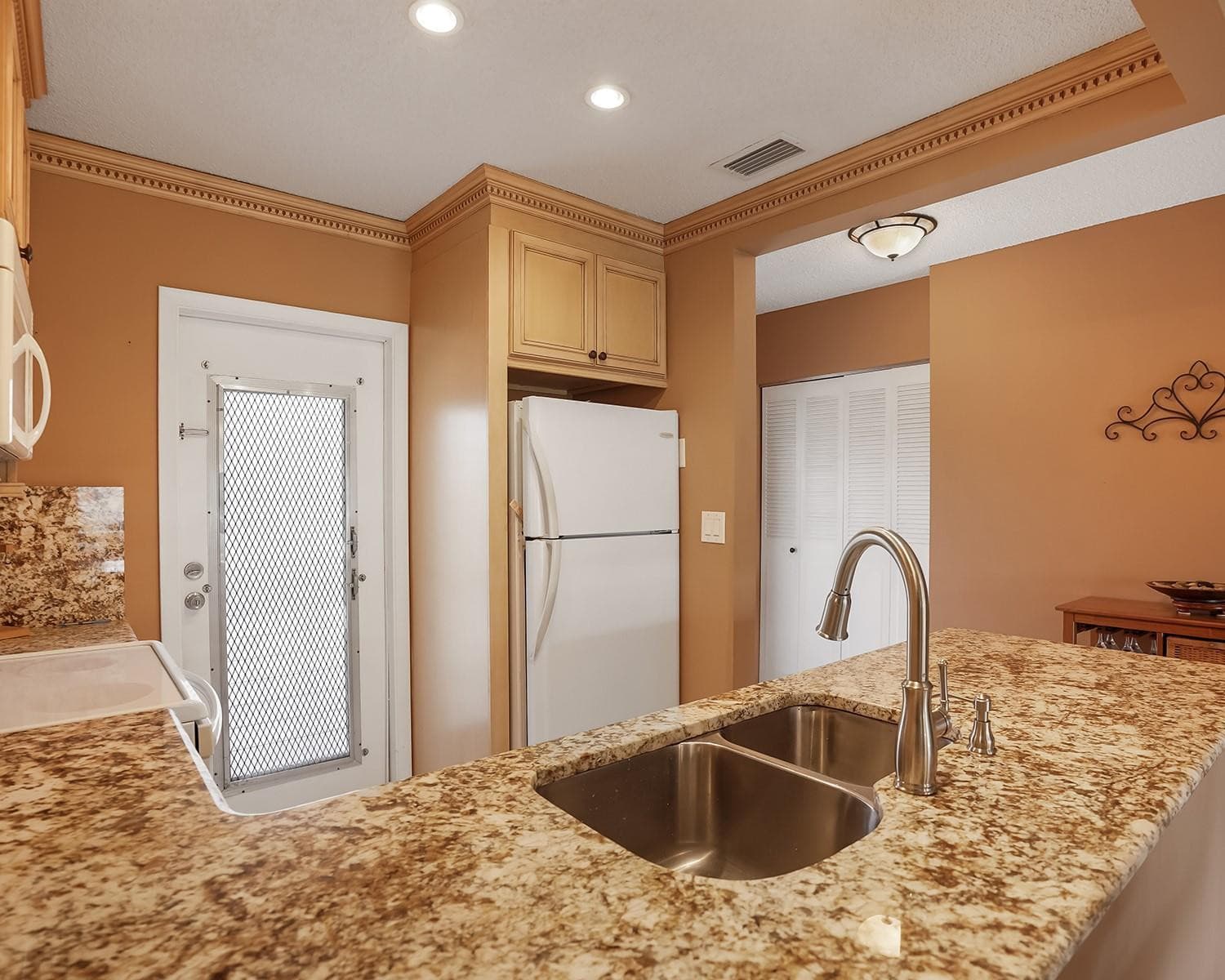 3501 NW 47th Avenue 503, Lauderdale Lakes, FL 33319 — photo 13 of 38