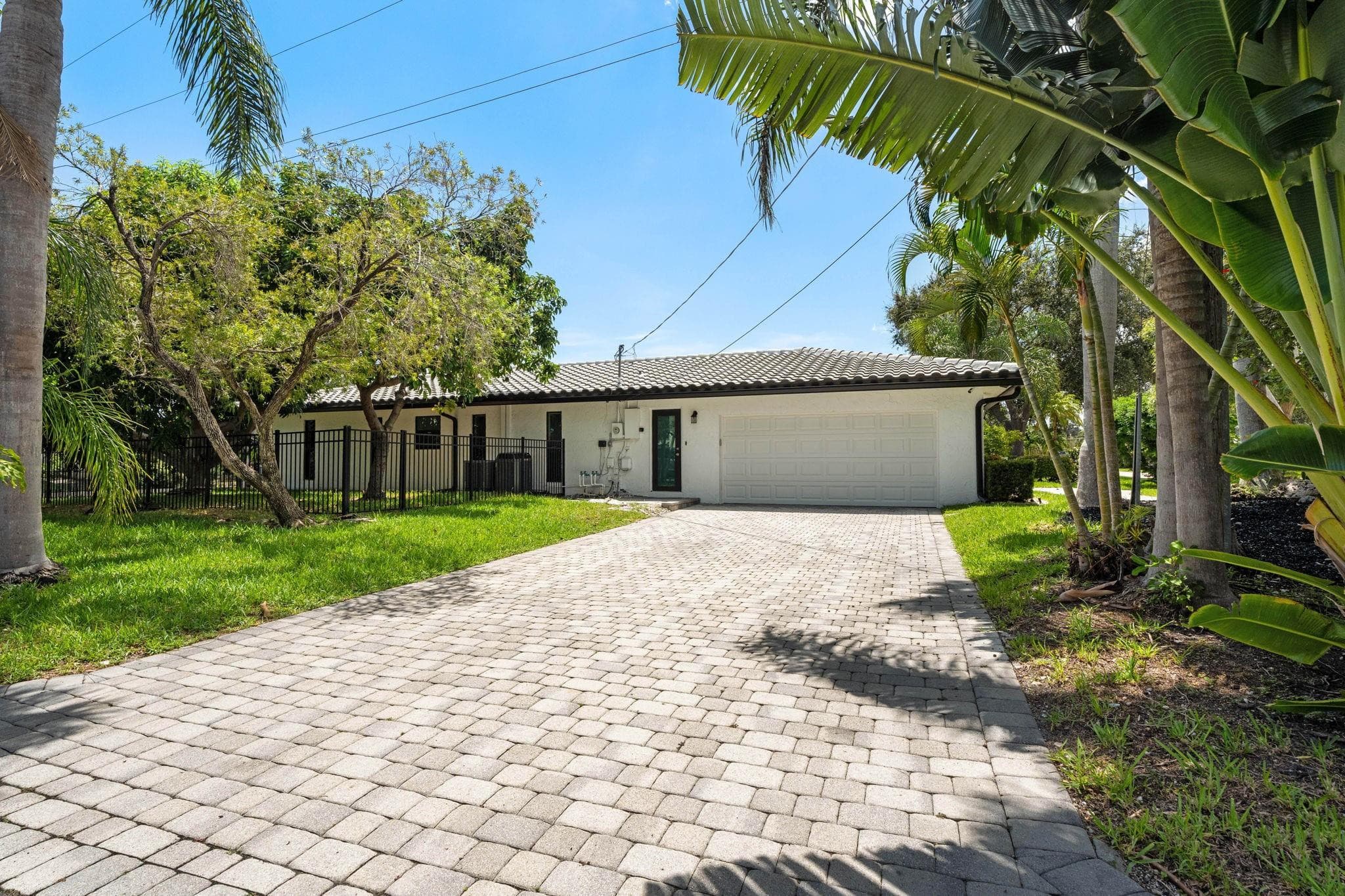 5570 NE 26 Avenue, Fort Lauderdale, FL 33308 — photo 4 of 55