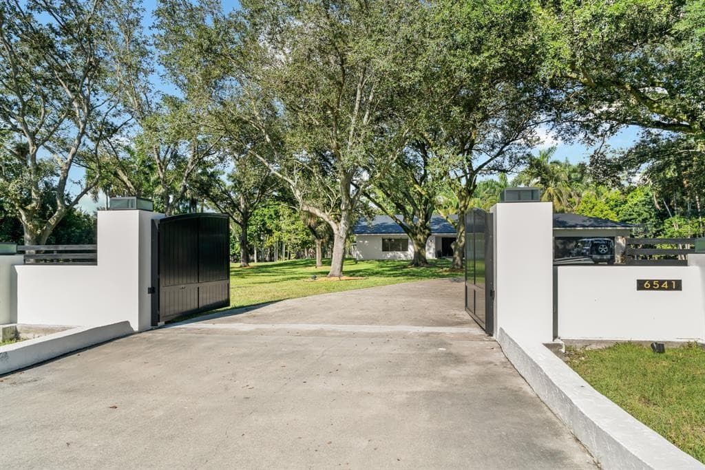 6541 Melaleuca Road, Southwest Ranches, FL 33330 — photo 1 of 8