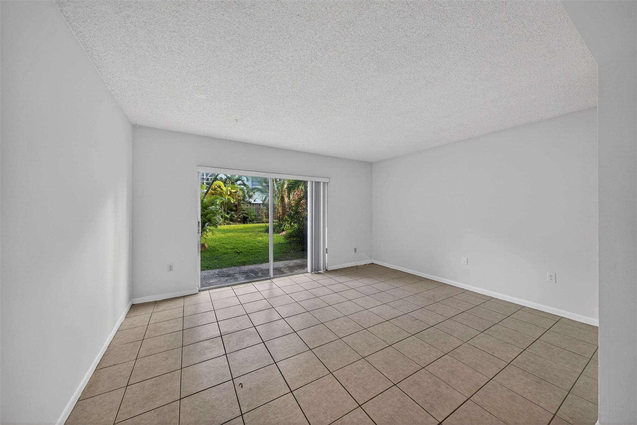 809 W Oakland Park Boulevard J5, Oakland Park, FL 33311 — photo 3 of 28