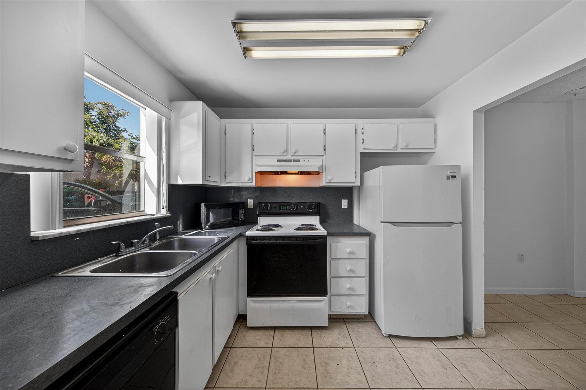 809 W Oakland Park Boulevard J5, Oakland Park, FL 33311 — photo 10 of 28