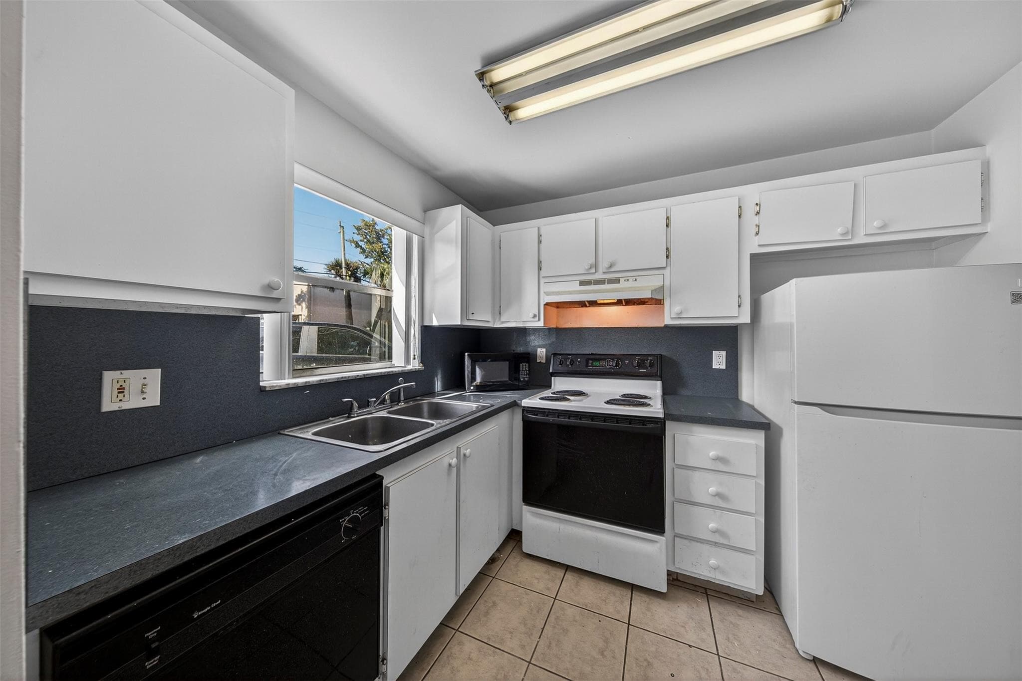 809 W Oakland Park Boulevard J5, Oakland Park, FL 33311 — photo 11 of 28