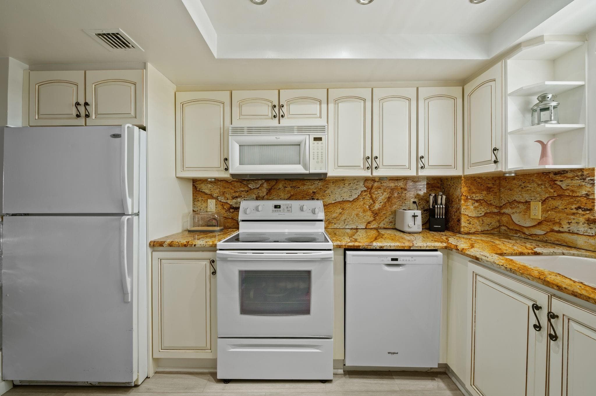 140 NE 28th Avenue 406, Pompano Beach, FL 33062 — photo 30 of 40