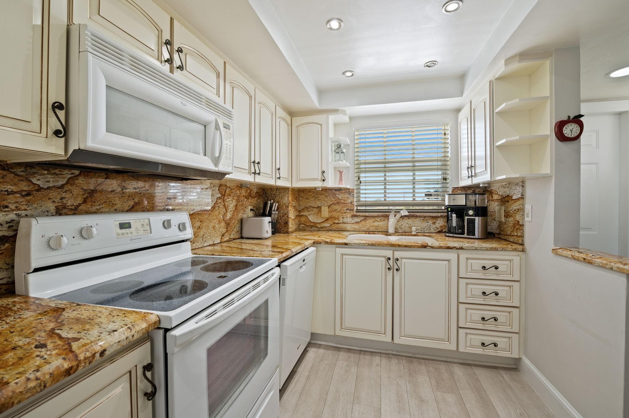 140 NE 28th Avenue 406, Pompano Beach, FL 33062 — photo 31 of 40