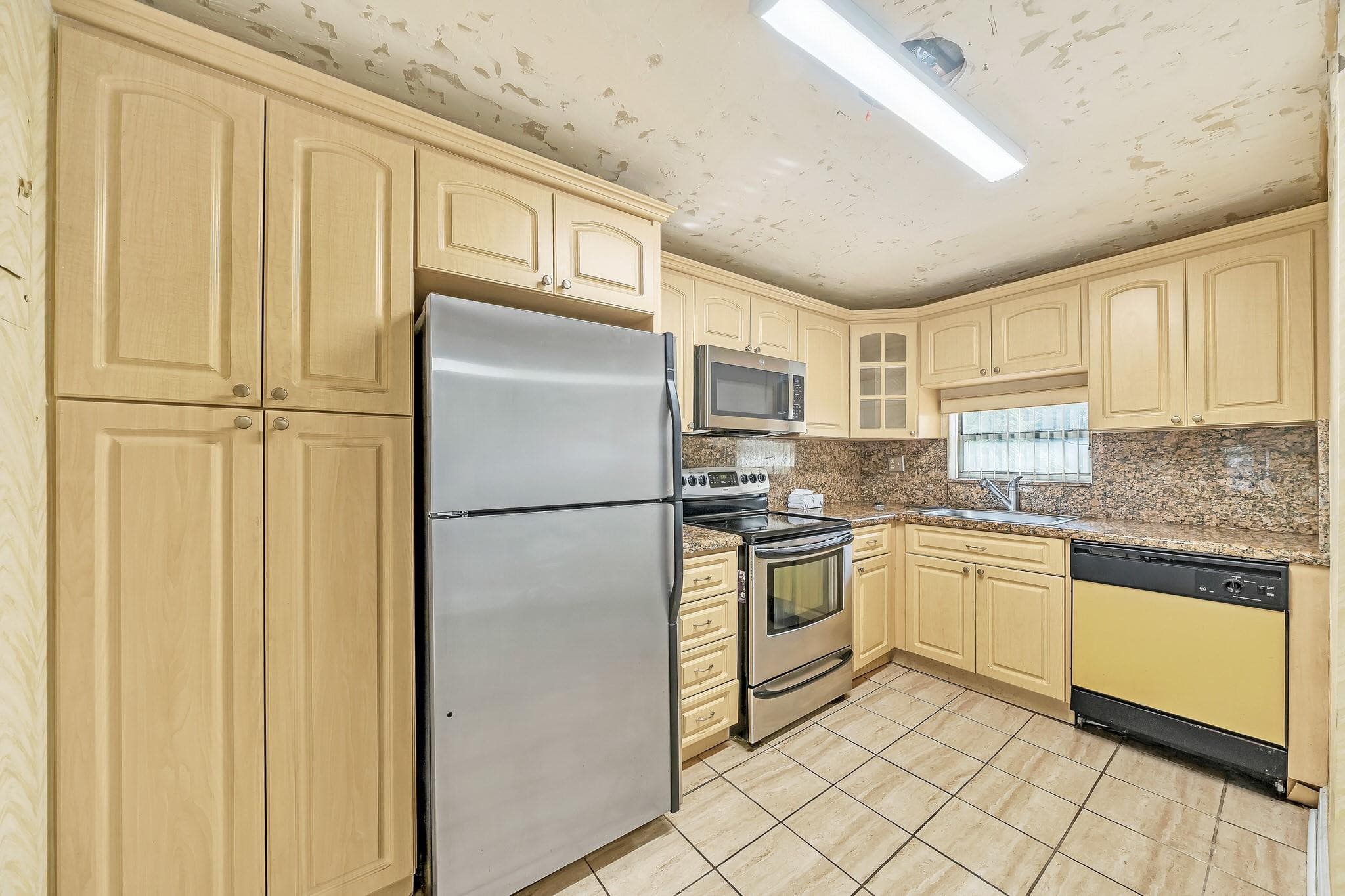 8980 S Hollybrook Boulevard 204, Pembroke Pines, FL 33025 — photo 1 of 33