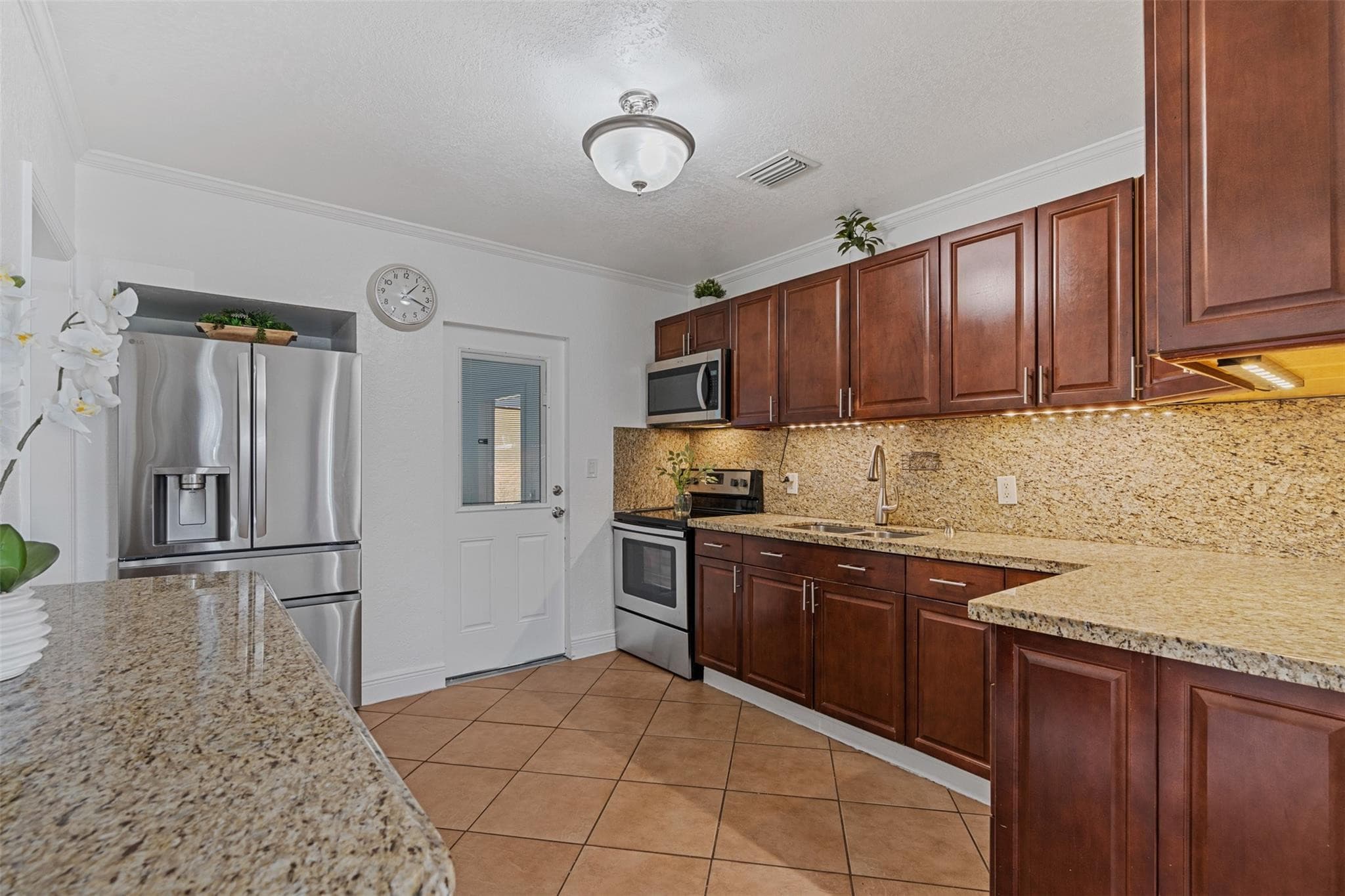 31 Miami Gardens Road, West Park, FL 33023 — photo 6 of 36