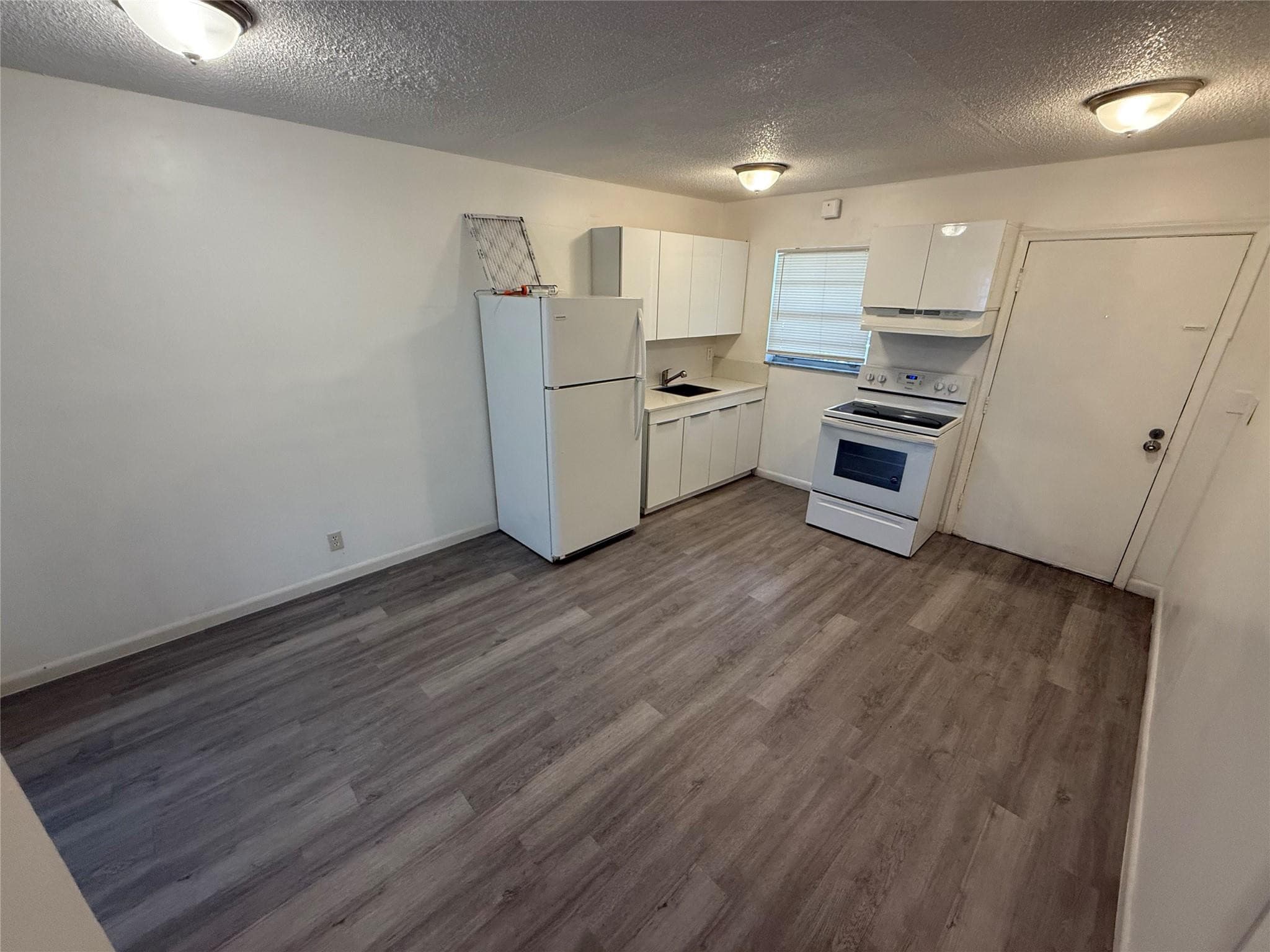 6840 Pembroke Road 110, Pembroke Pines, FL 33023 — photo 4 of 11