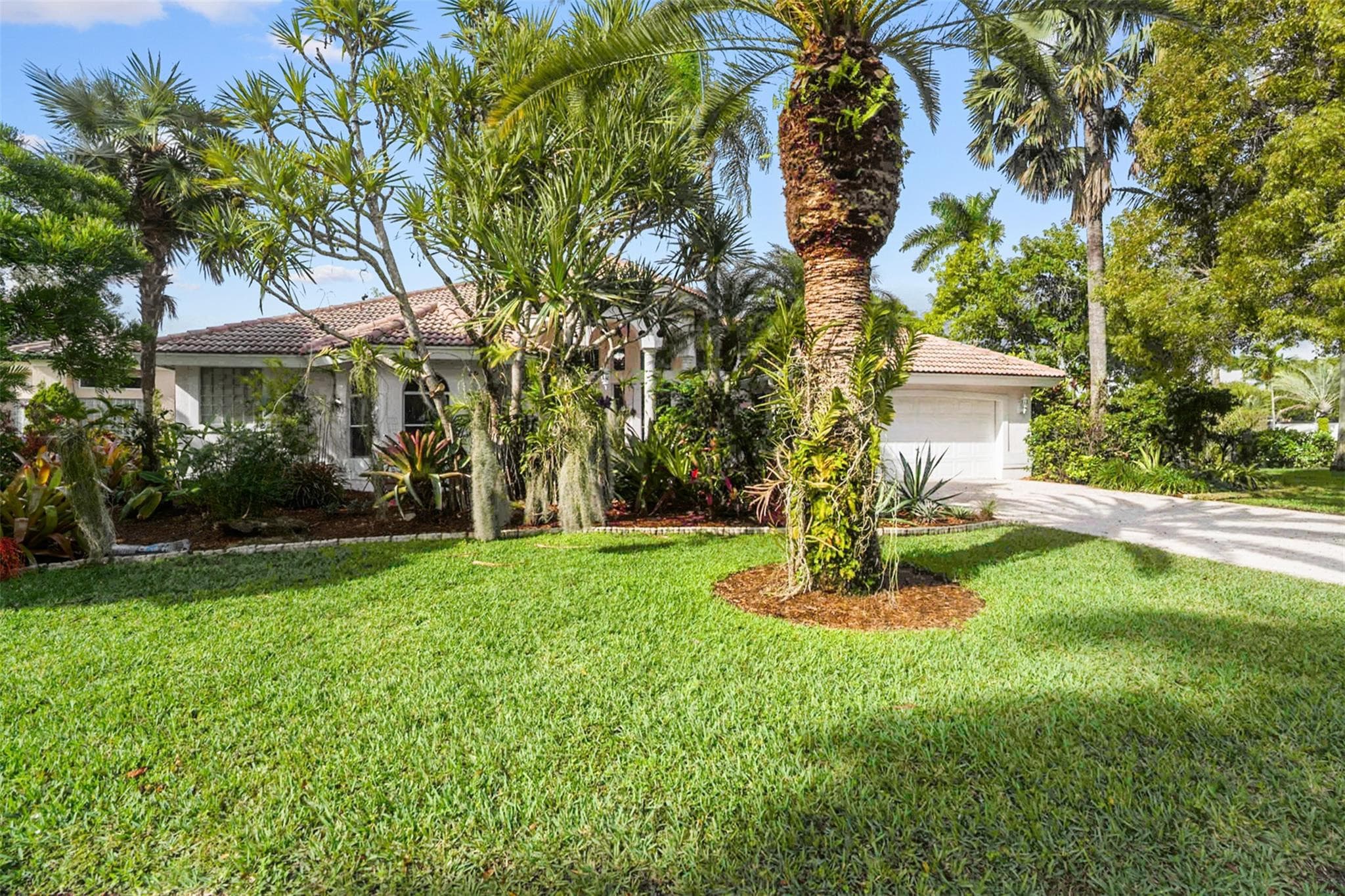 1012 SW 156th Avenue, Pembroke Pines, FL 33027 — photo 4 of 63