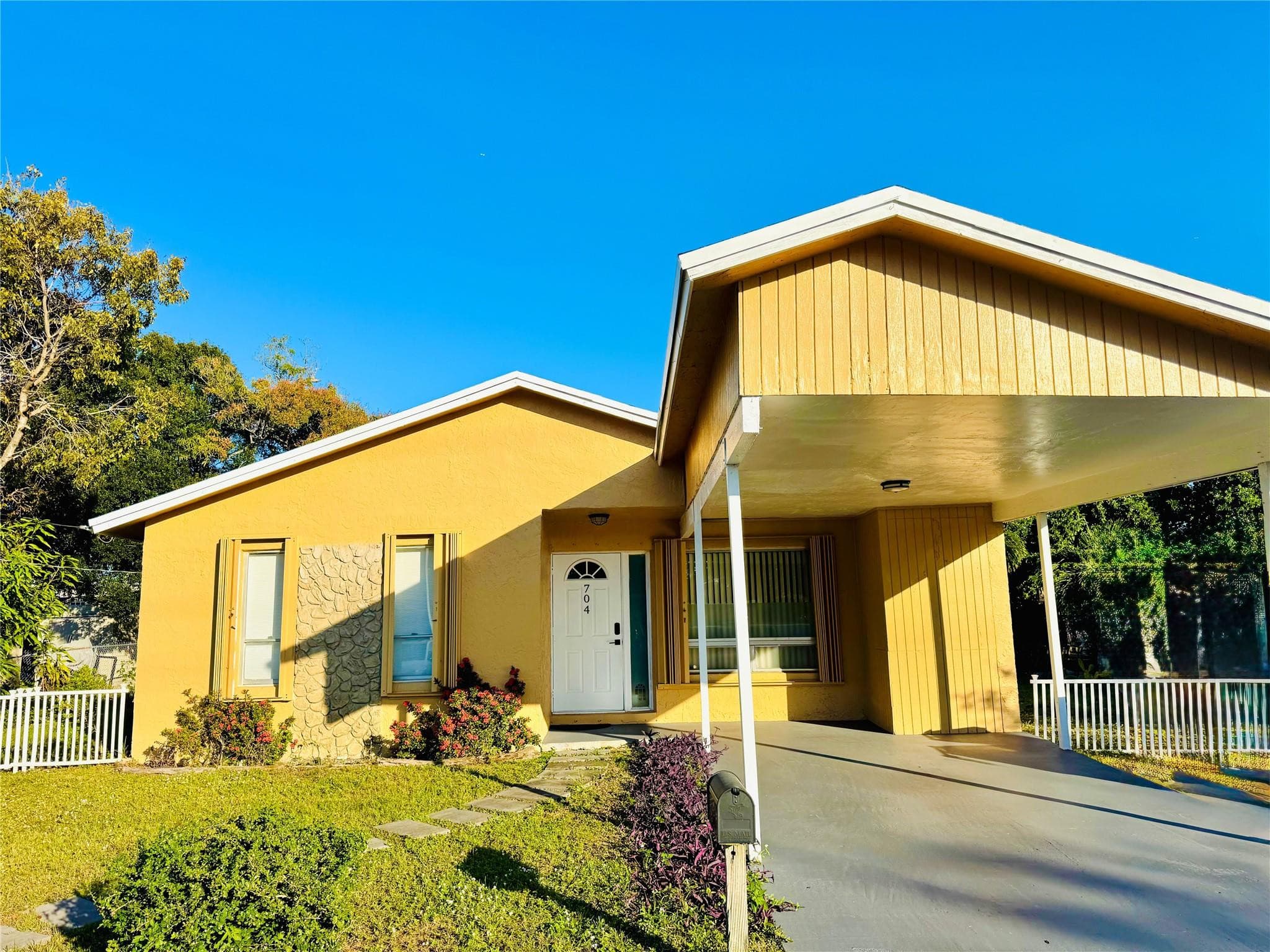 704 NW 3rd Avenue, Pompano Beach, FL 33060 — photo 1 of 12