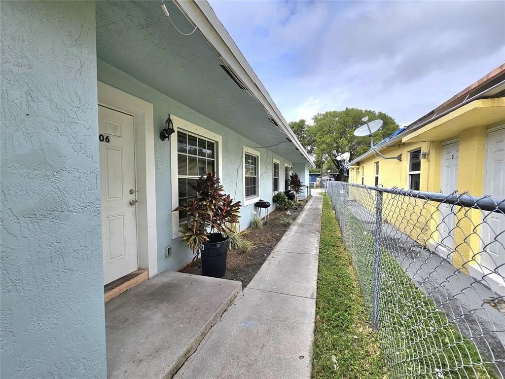1204 NW 3rd Street, Fort Lauderdale, FL 33311 — photo 5 of 18