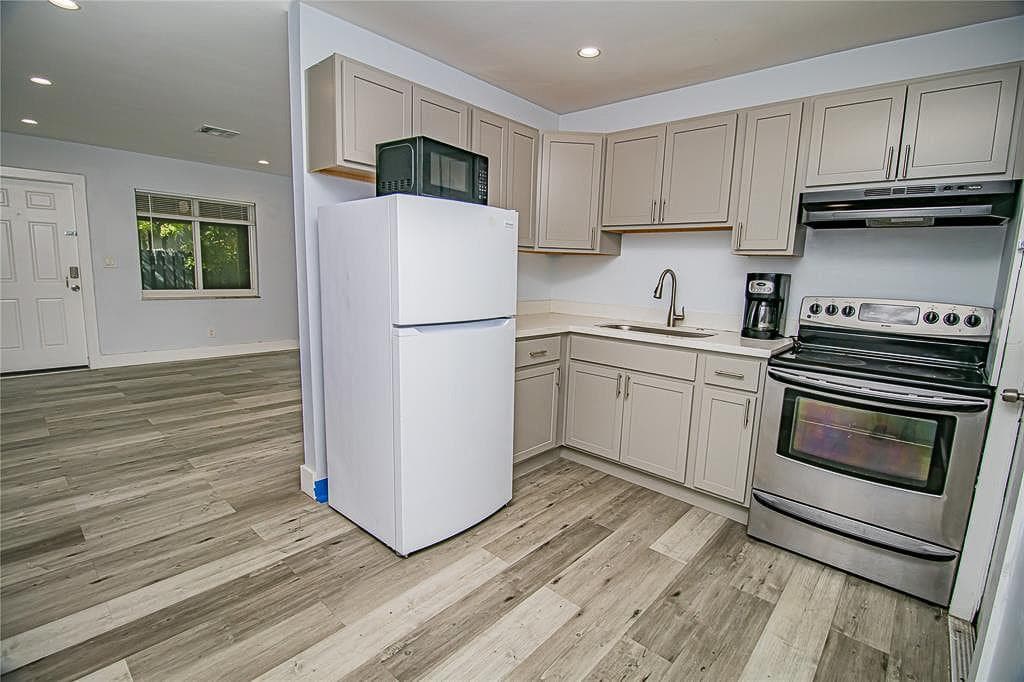 2432 Sherman Street, Hollywood, FL 33020 — photo 8 of 27
