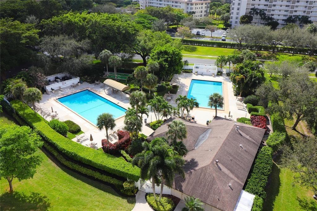 625 Oaks Drive 704, Pompano Beach, FL 33069 — photo 9 of 15