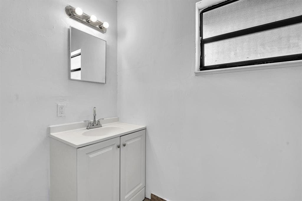 5748 NW 27th Court, Fort Lauderdale, FL 33313 — photo 8 of 20