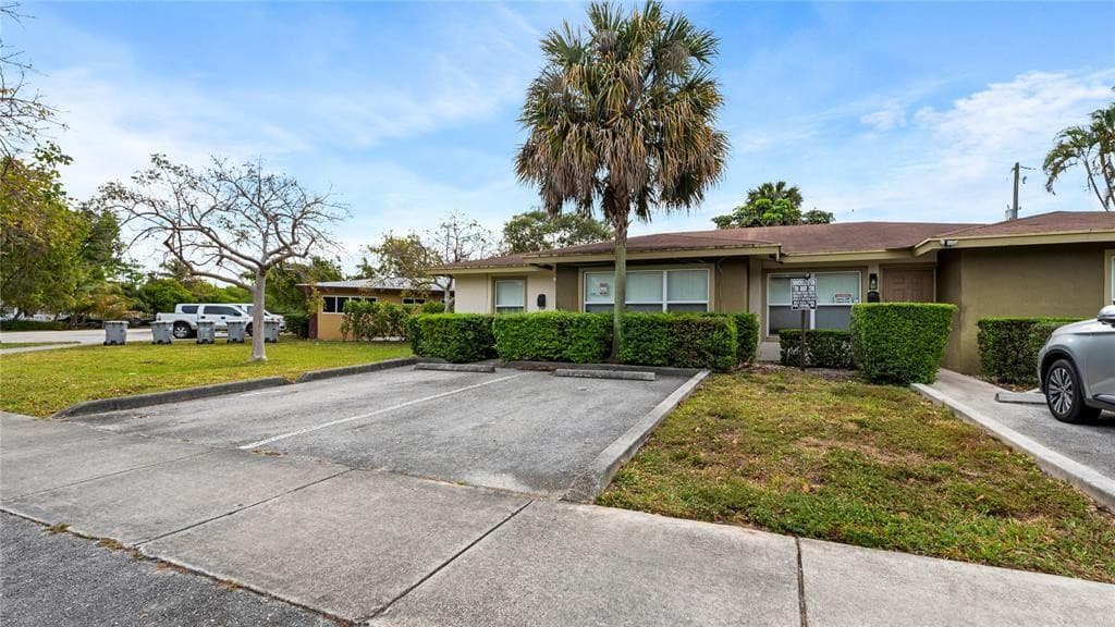 330 SW Avondale Drive, Pompano Beach, FL 33060 — photo 6 of 28