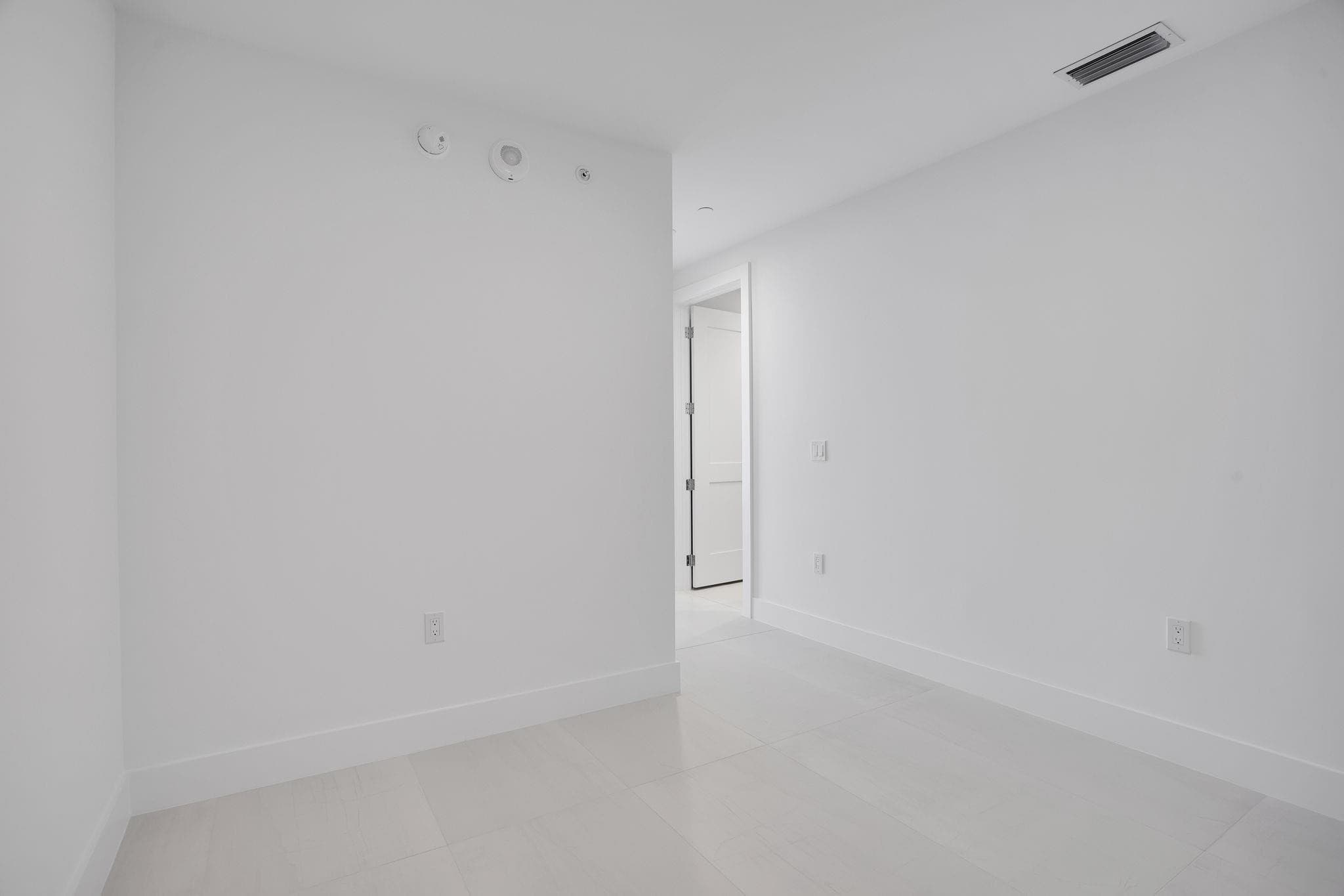 151 N Seabreeze Blv E-1204, Fort Lauderdale, FL 33304 — photo 37 of 75