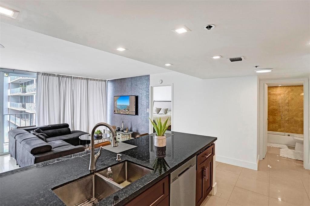 7601 E Treasure Drive 1524, North Bay Village, FL 33141 — photo 16 of 21