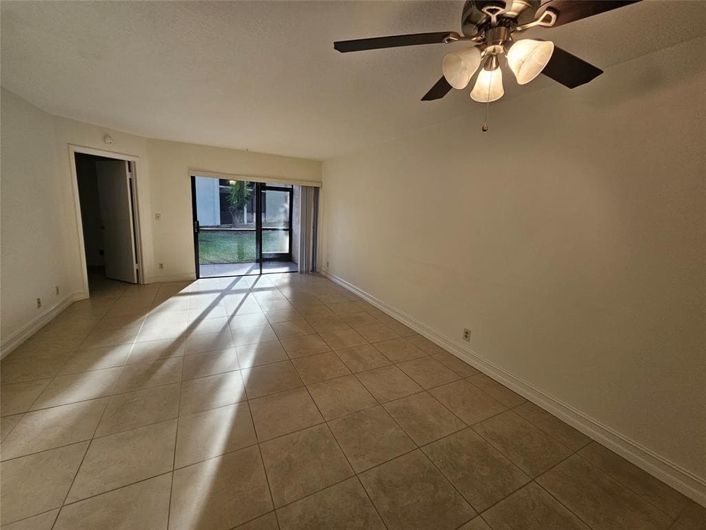 5583 Courtyard Drive 5583, Margate, FL 33063 — photo 3 of 20