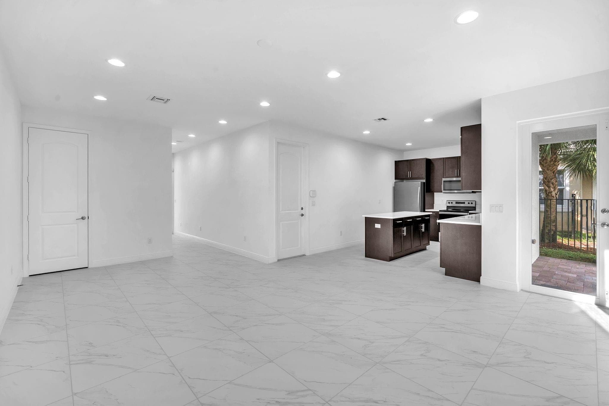 6947 Pines Circle 21, Coconut Creek, FL 33073 — photo 7 of 24
