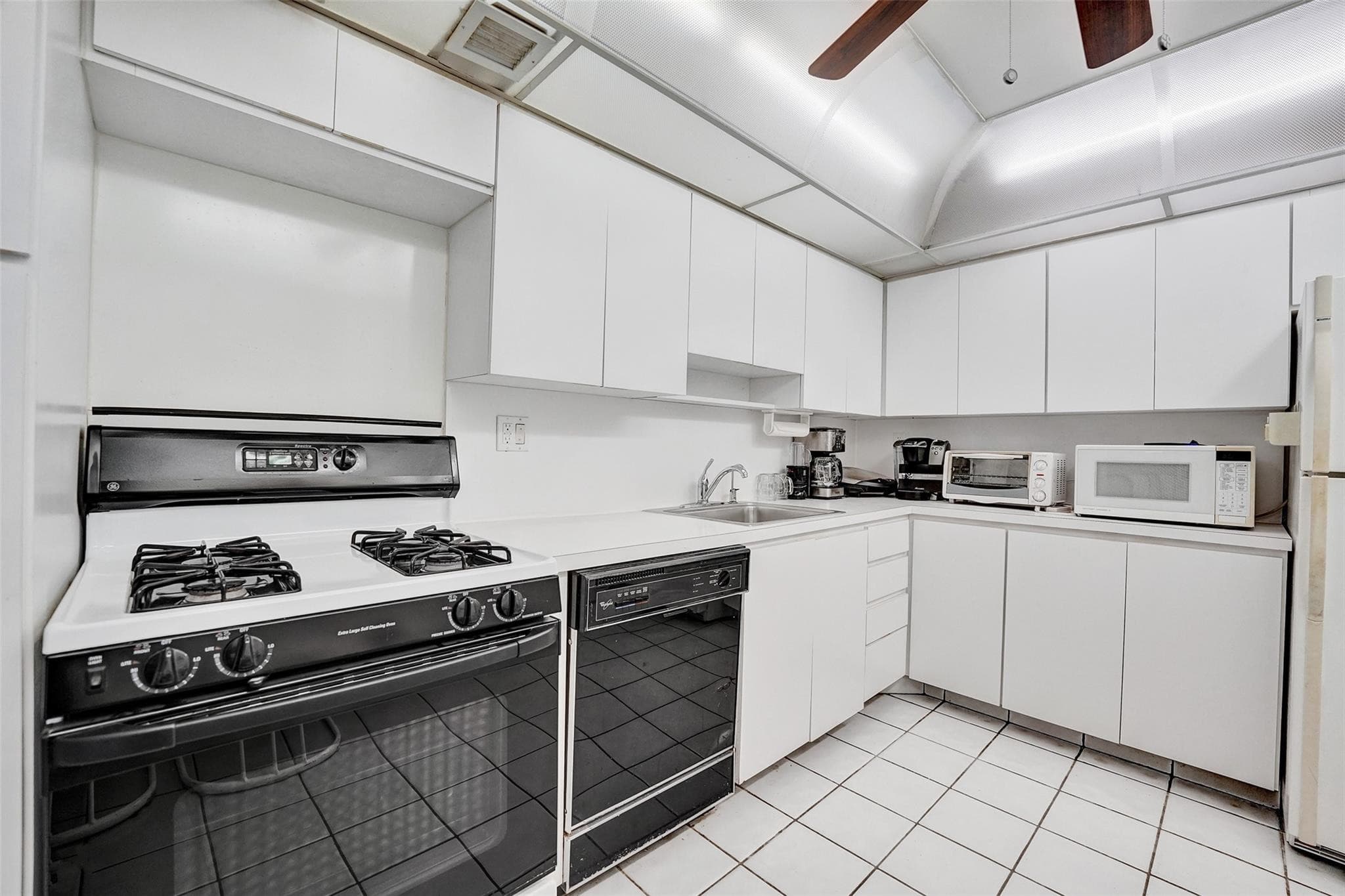 3140 S Ocean Drive 2206, Hallandale Beach, FL 33009 — photo 27 of 71