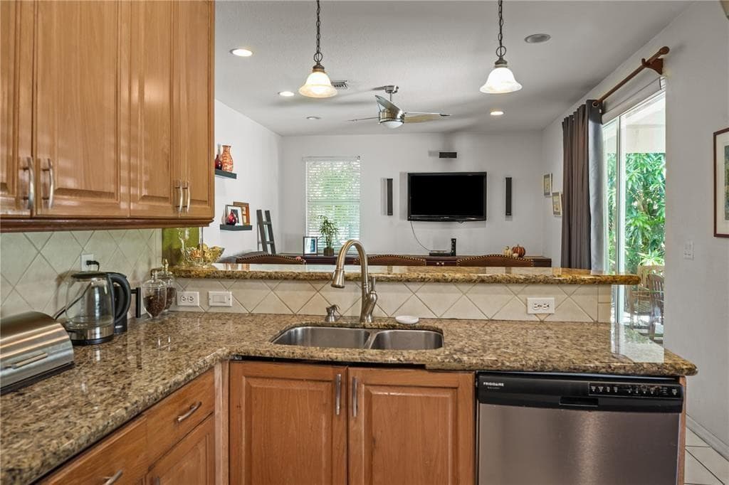8209 SW 173rd Terrace, Palmetto Bay, FL 33157 — photo 9 of 21