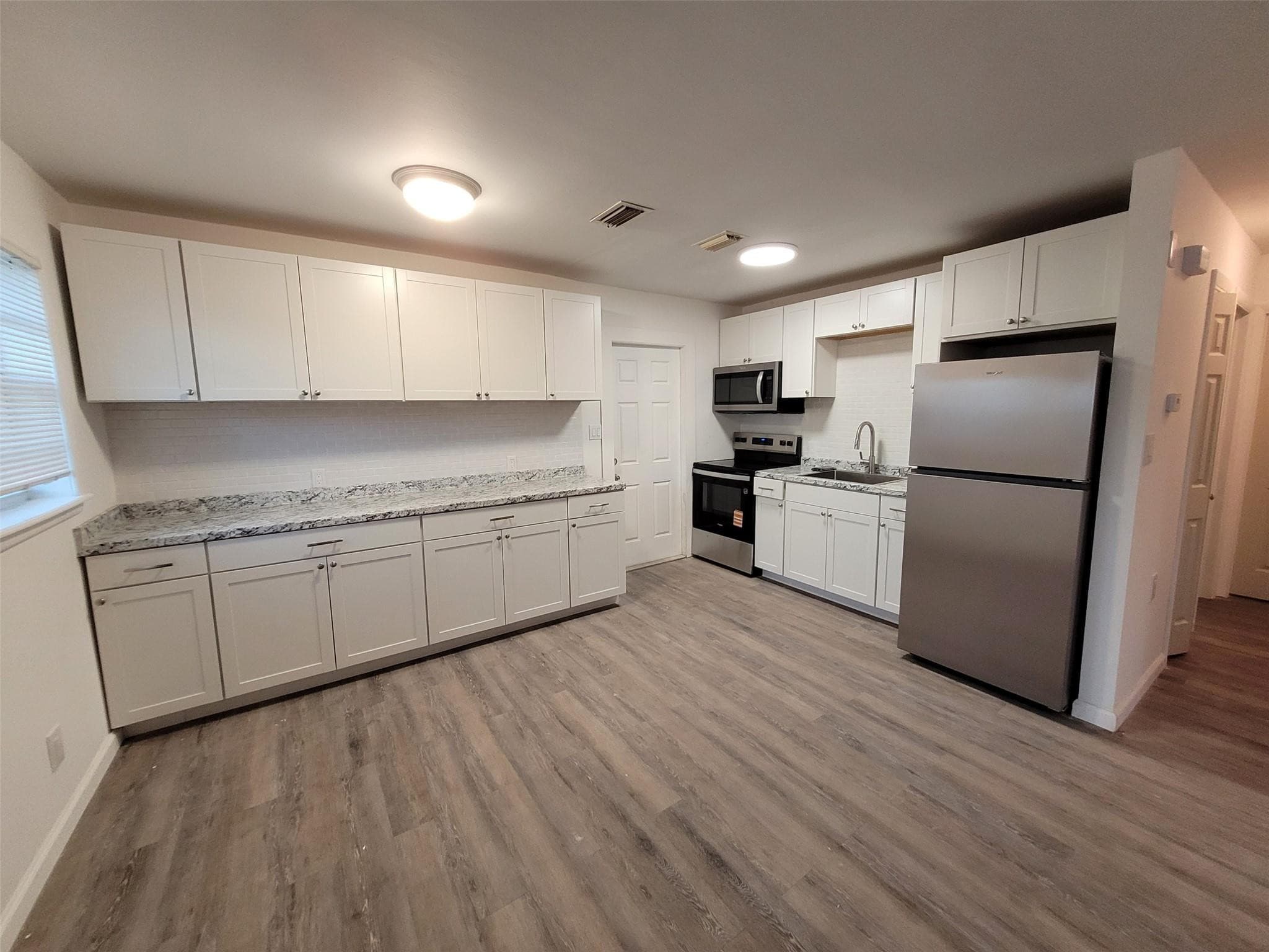 6106 Island Park Court, Fort Myers, FL 33908 — photo 3 of 14