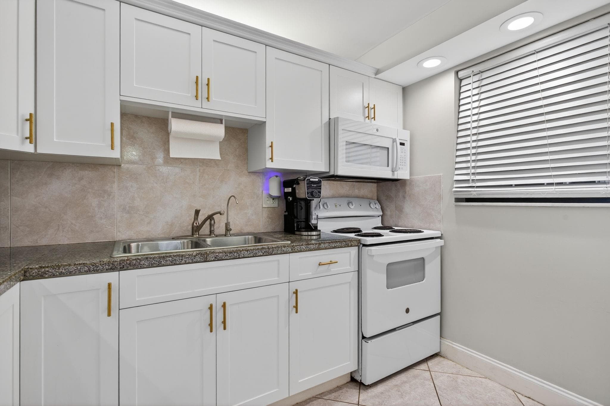 2314 S Cypress Bend Drive 114, Pompano Beach, FL 33069 — photo 9 of 38