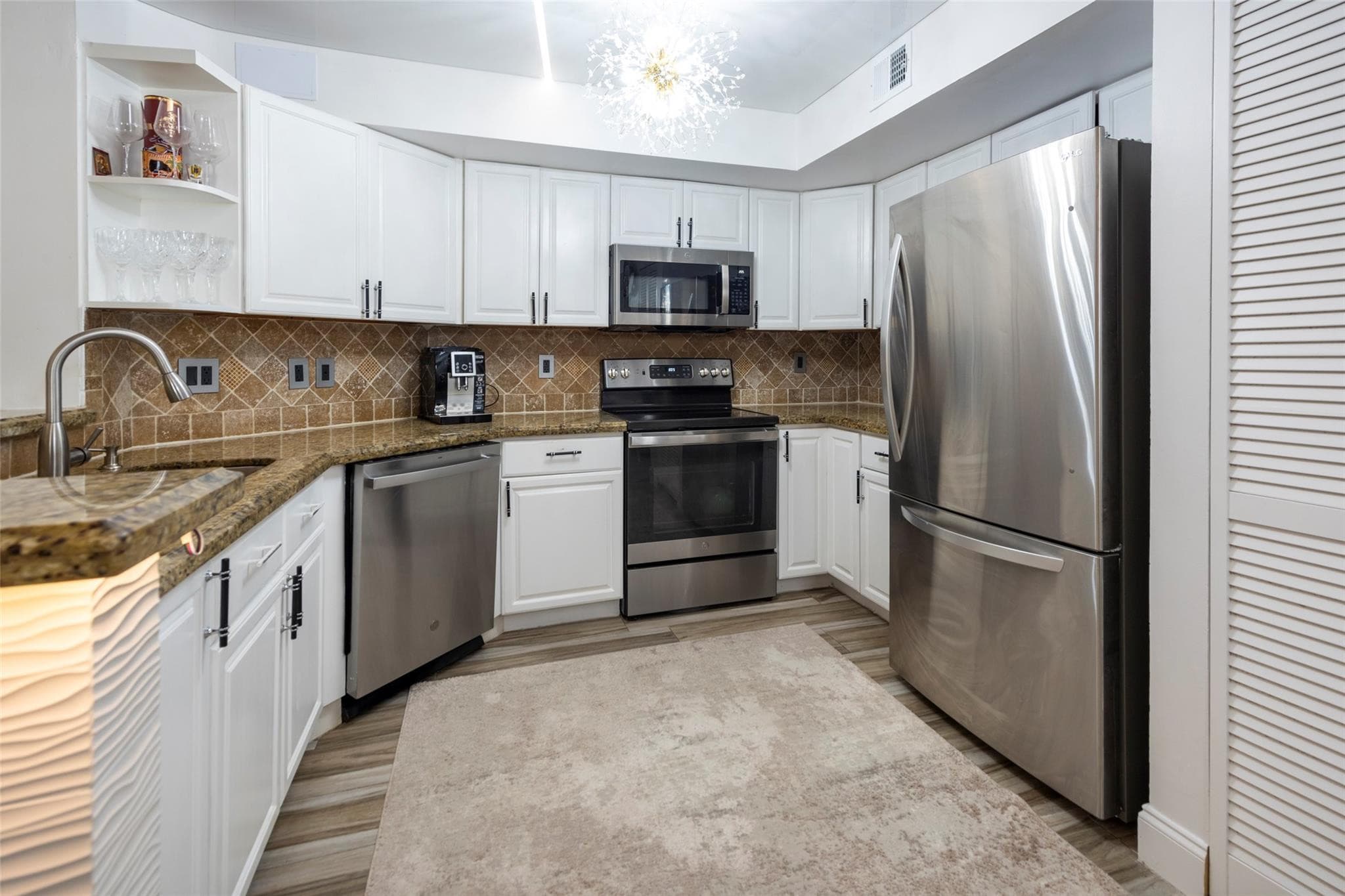 761 N Pine Island Road 106, Plantation, FL 33324 — photo 6 of 28