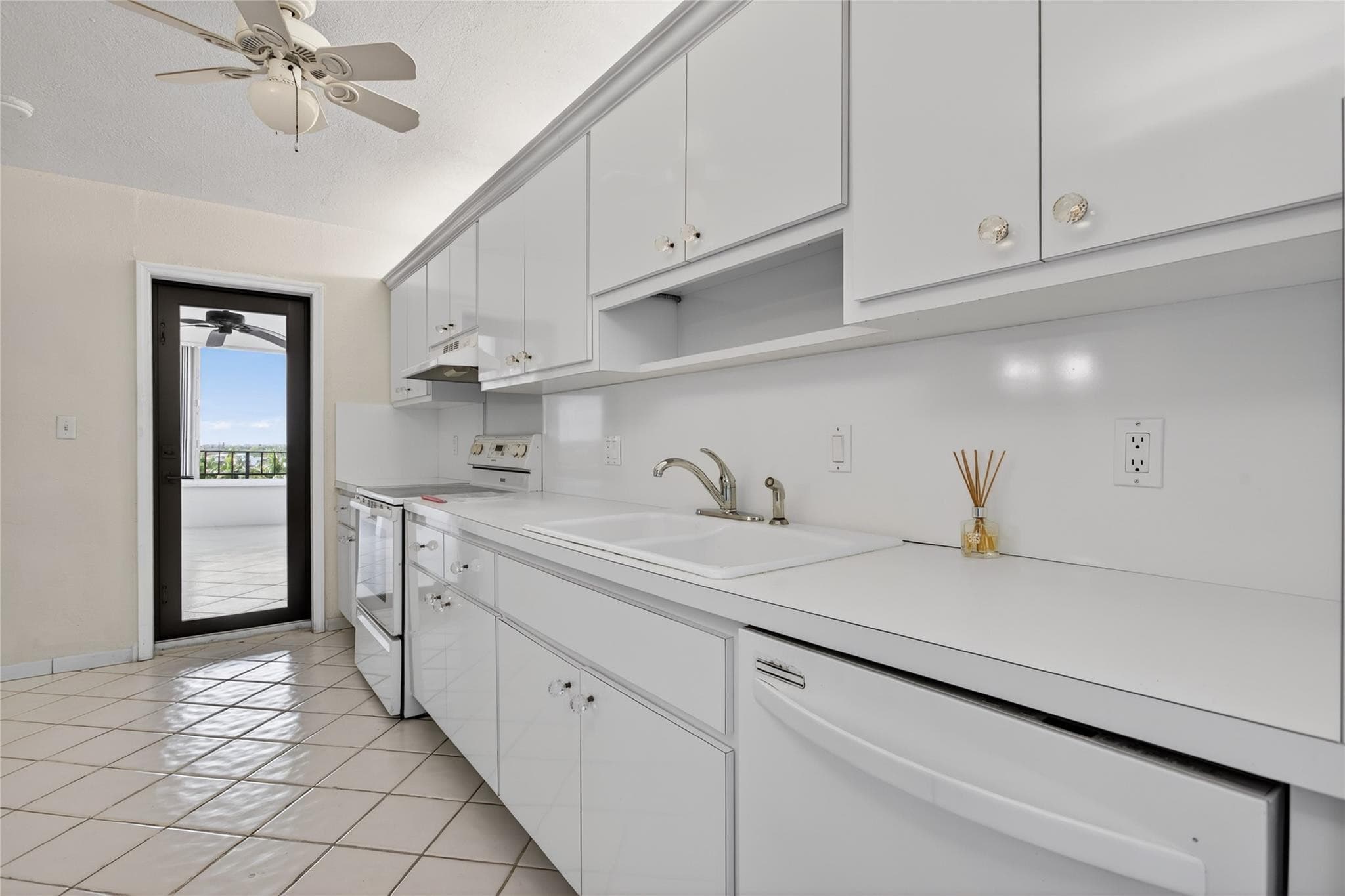1401 S Ocean Boulevard 605, Pompano Beach, FL 33062 — photo 8 of 59
