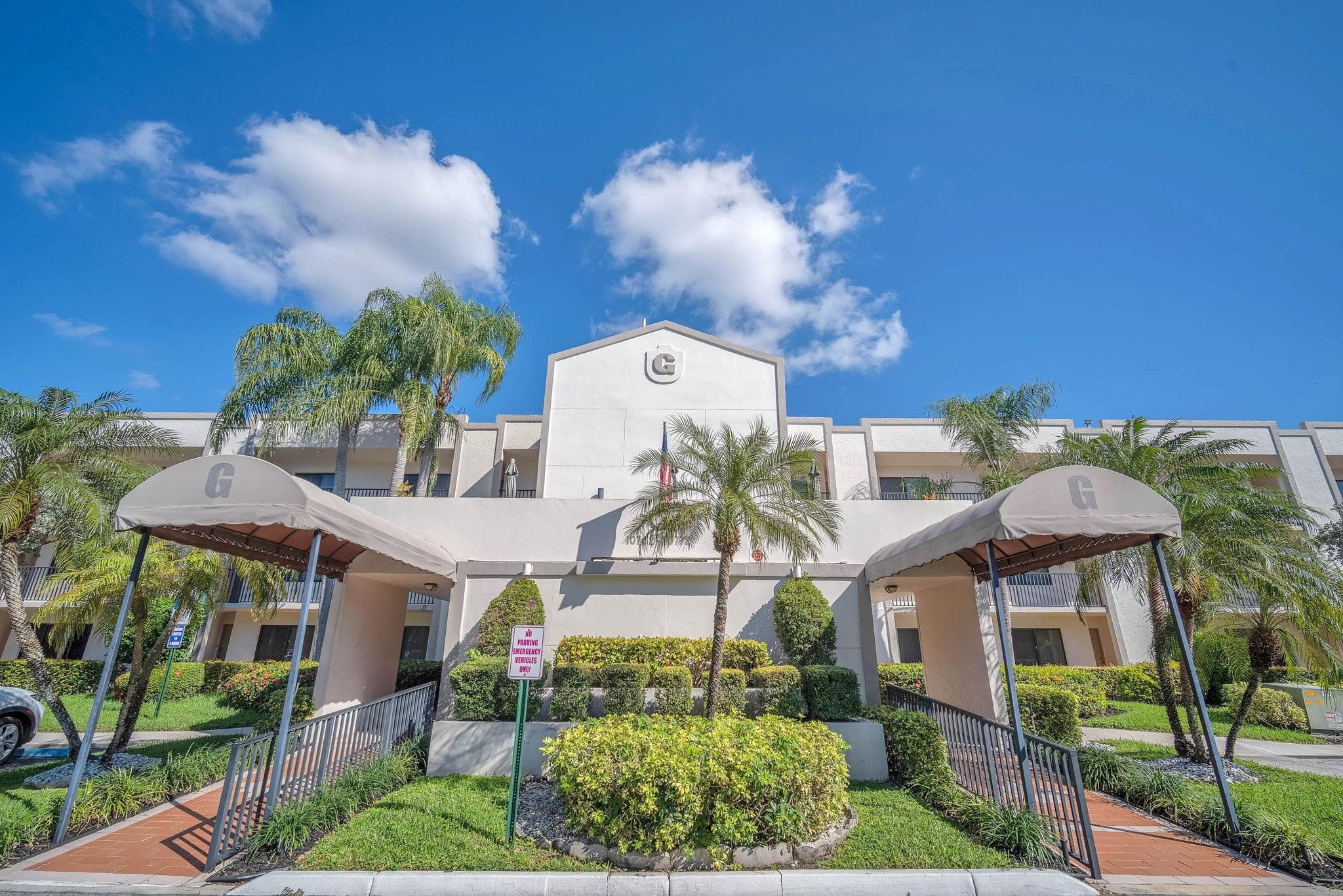 10738 W Clairmont Circle 206, Fort Lauderdale, FL 33321 — photo 1 of 34